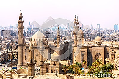 The Mosque-Madrassa of Sultan Hassan and the Pyramids in the background, Cairo, Egypt Stock Photo