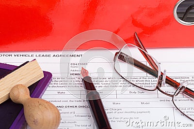 Motor vehicle lease agreement with fountain pen Stock Photo