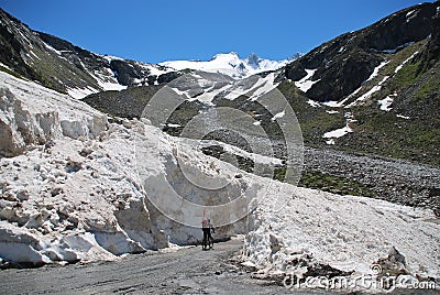 mountain climber descending on mountainbike after skiing Mt. Gabler Stock Photo