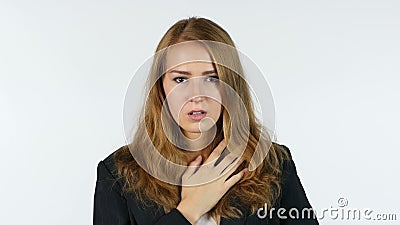 Mulher de negócios surpreendida, chocada, retrato, fundo branco Mulher de negócios surpreendida, chocada, retrato, fundo branco