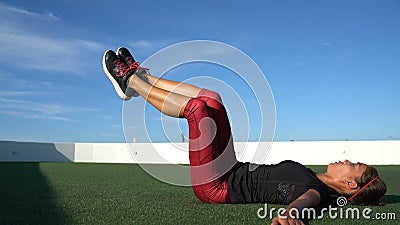 Muscles de formation ABS de femme asiatique de remise en forme de la séance d'entraînement de l'exercice ab de gouttes de jambe du clips vidéos Muscles de formation ABS de femme asiatique de remise en forme de la séance d'entraînement de l'exercice ab de gouttes de jambe du clips vidéos
