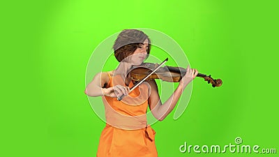 Muzyk w studio gra skrzypce Ekran zielony zbiory Muzyk w studio gra skrzypce Ekran zielony zbiory