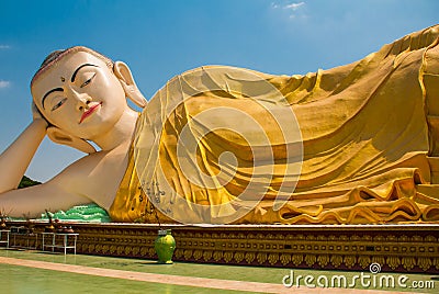 Mya Tha Lyaung Reclining Buddha. Bago. Myanma. Burma. Stock Photo