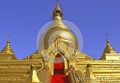 Myanmar, Mandalay: Pagoda Stock Photo