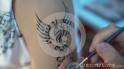 Frauen schulter für tattoo Tattoos für