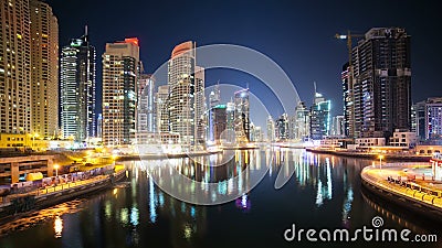 Nachtansicht über Dubai-Jachthafen Nachtansicht über Dubai-Jachthafen
