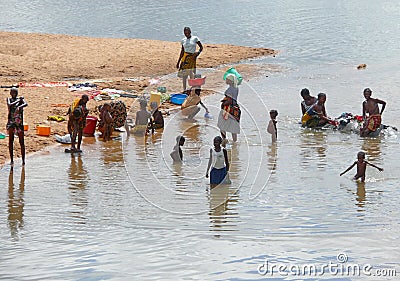 NAMAPA, MOZAMBIQUE - 6 DESEMBER 2008: Unknown African women wash Editorial Stock Photo