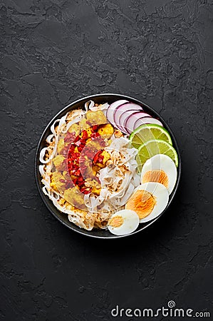 Nan Gyi Thoke in black bowl at dark slate background. Nan gyi Thohk is popular burmese cuisine dish Stock Photo