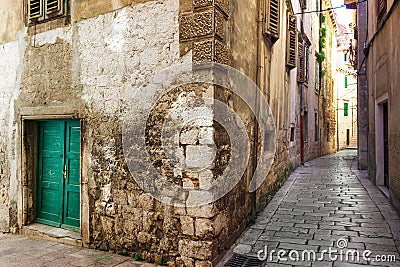 Narrow old street and yard in Sibenik city, Croatia Stock Photo