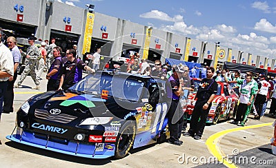 nascar-waiting-line-inspection-16532793.