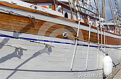 Nautical maritime scene with ropes and mast on a ship on a dock by the water Stock Photo