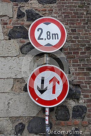 Navigating History: Road Signs Governing Passage at the Historic Rheintor in Zons, Setting Vehicle Limit at 2.8m during Zons Stock Photo