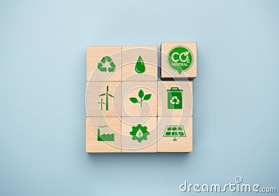 Net Zero and Carbon Neutral Concepts, Net zero and carbon neutral concept. Net zero greenhouse gas emissions target. wooden cube Stock Photo