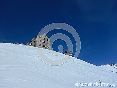 Neue prager hutte under gross venediger Stock Photo