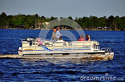 New Bern, NC: Cruising the Neuse River Editorial Stock Photo