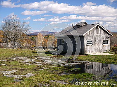 New England: maple sugar shack in autumn fall Stock Photo