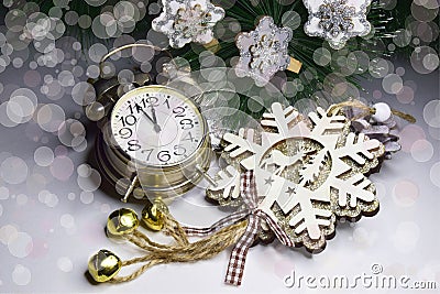 New Year clock Decorated with wooden snowflakes with sparkles and bokeh effect. Christmas and New Years Eve celebration concept. Stock Photo