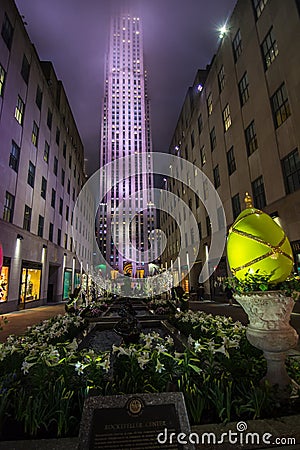 New York, US - March 30, 2018: People at the Rockfeller center i Editorial Stock Photo