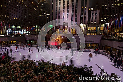 New York, US - March 30, 2018: People at the Rockfeller center i Editorial Stock Photo