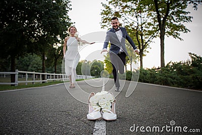 Newlyweds run to distill for a bouquet of brides Stock Photo