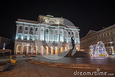 Nicolaus Copernicus Monument before the Staszic Palace on Krakowskie Przedmiescie in Warsaw at naght Stock Photo