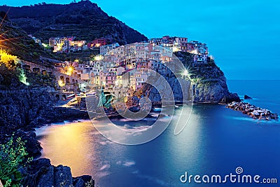 Night scenery of Manarola, an amazing village on vertical cliffs by the rocky coast in Cinque Terre National Park Stock Photo