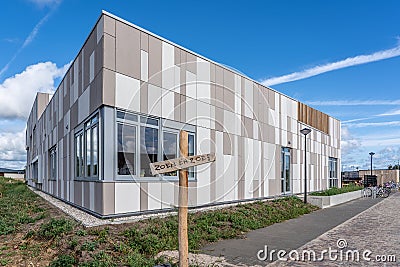 NIJMEGEN / NETHERLANDS-SEPTEMBER 13, 2019: Modern school building for children up to 12 years old. The exterior facades are sleek Stock Photo