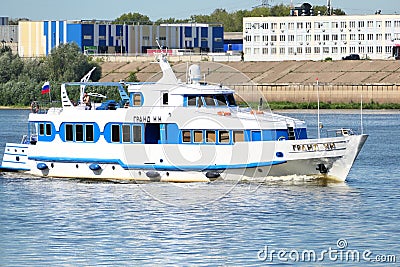 Nizhny Novgorod, Russia, 08.07.2023. Oka River, River boat trips on the river. River travel, a passenger boat travels along the Editorial Stock Photo