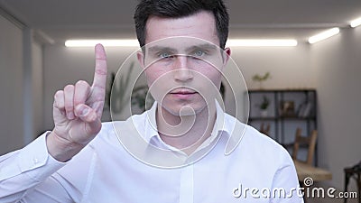 Non, homme d'affaires Rejecting Offer en ondulant le doigt clips vidéos Non, homme d'affaires Rejecting Offer en ondulant le doigt clips vidéos