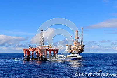 AHTS vessel Island Valiant doing rig move operation for semi submersible rig Borgsten Dolphin next to Dunbar platform Editorial Stock Photo