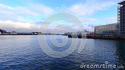 Noruega, Svolvær - 5 de agosto de 2014: vista del puerto de Svolvær con los transbordadores y los barcos, lapso de tiempo metrajes Noruega, Svolvær - 5 de agosto de 2014: vista del puerto de Svolvær con los transbordadores y los barcos, lapso de tiempo metrajes