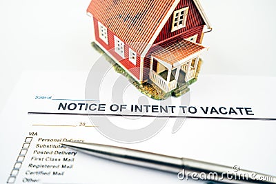 Notice of intent to vacate letter and pen Stock Photo