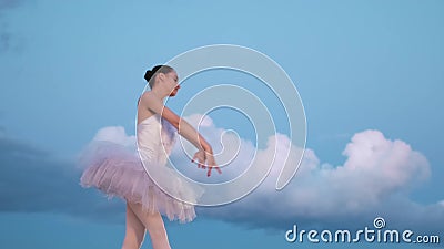 Nubes De Fondo De Ballet Bailarinas Románticas. Bailarina De Mujer Ligera Almacen De Video - Vídeo de agilidad, ejecutante: 226316623 Nubes De Fondo De Ballet Bailarinas Románticas. Bailarina De Mujer Ligera Almacen De Video - Vídeo de agilidad, ejecutante: 226316623