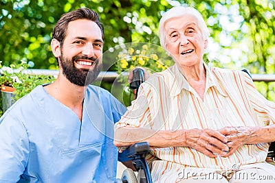 Nurse having chat with senior woman in nursing home Stock Photo