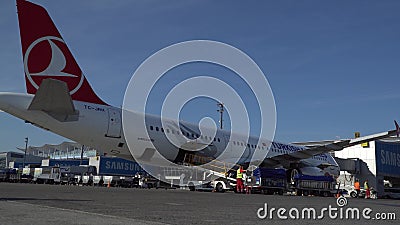 Nähe eines Flugzeugmotors im Betrieb Kiew, Ukraine 16 09 2019 stock footage Nähe eines Flugzeugmotors im Betrieb Kiew, Ukraine 16 09 2019 stock footage