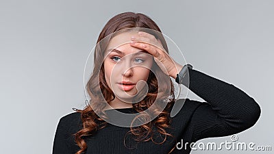 Oh gosh awful situation, what should I do. Worried young brunette woman hold hand on head grab face nervous Stock Photo