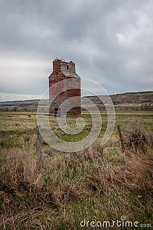 Abandoned grain elevator in the badlands of Alberta Stock Photo