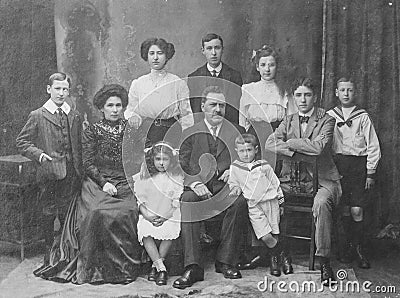 Old monochrome studio photograph of a large Edwardian family. Photographed in Glasgow, Scotland, circa 1906. Editorial Stock Photo