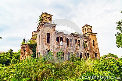 Old ruined synagogue building in Vidin, Bulgaria Stock Photo