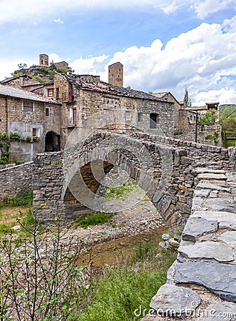 Montanana, Huesca Province, Aragon in Spain. Bridge over the river Stock Photo