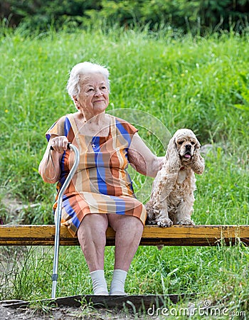 https://thumbs.dreamstime.com/x/old-woman-her-dog-sitting-park-bench-42955522.jpg