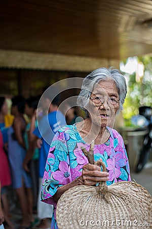 Old woman waiting aid - bohol earthquake Editorial Stock Photo