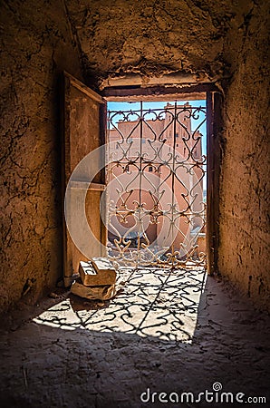 Old wooden door in ancient moroccan kasbah in Ait benhaddou clay city in Morocco Stock Photo