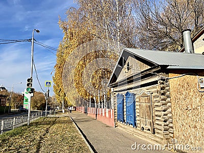 An old wooden house on Mendeleev Street in Ufa in autumn. Republic of Bashkortostan Stock Photo