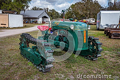 1945 Oliver Cletrac HG Wide Track Crawler Editorial Stock Photo