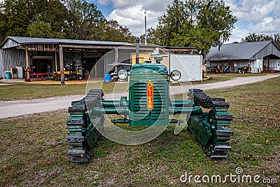 1945 Oliver Cletrac HG Wide Track Crawler Editorial Stock Photo