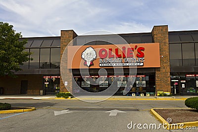 Ollie's Bargain Outlet. Ollie's Carries a Wide Range of Closeout Merchandise I Editorial Stock Photo