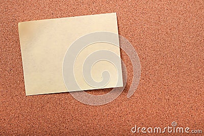 One single yellow oblong sticky post note cork background Stock Photo