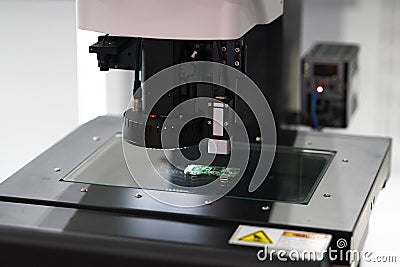 Operator inspection high precision part by automate vision system Stock Photo