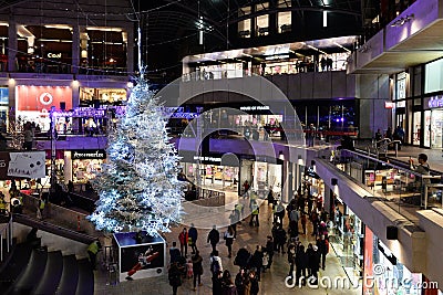 Christmas Celebration inside the Shopping Mall (es.dreamstime.com)